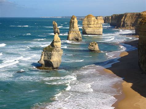 what happened to the 12 apostles victoria